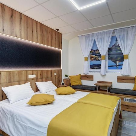 Riverside Inn - Dunaparti Szuteren Дьор Екстериор снимка