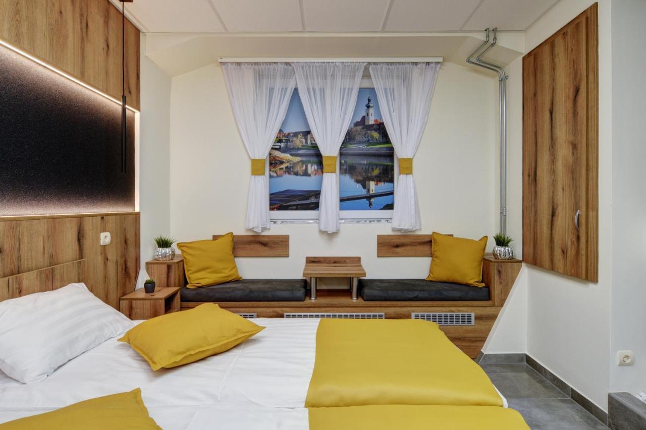 Riverside Inn - Dunaparti Szuteren Дьор Екстериор снимка